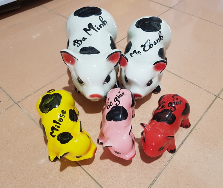 bộ heo đốm gia đình 1 heo ba+ 1 heo mẹ + 3 heo con.PNG